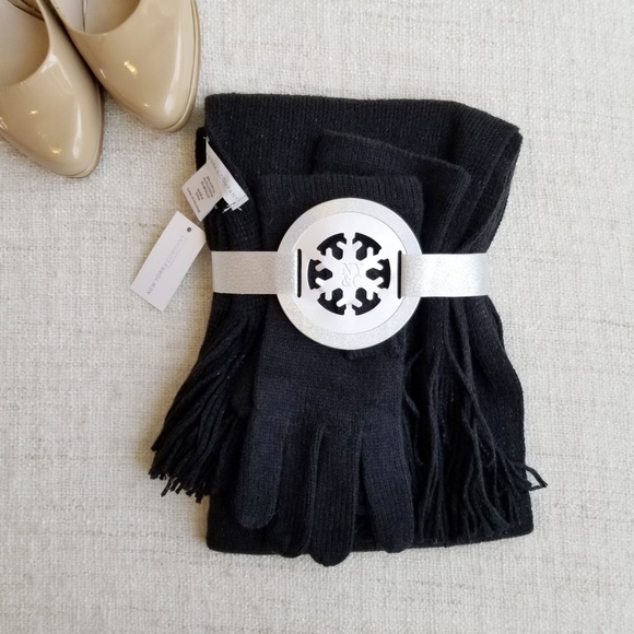 black scarf and gloves